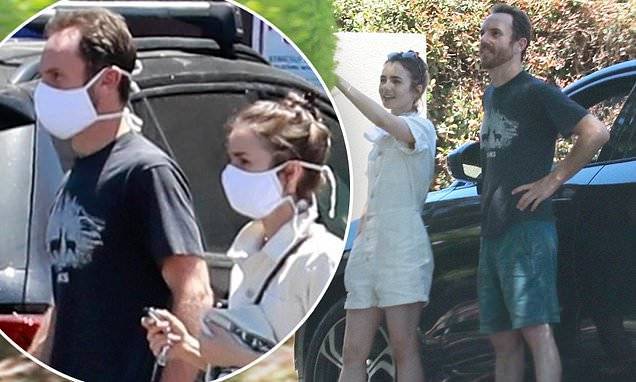 Charlie Macdowell - Phil Collins - Lily Collins - Lily Collins and beau Charlie McDowell mask up to grab groceries - dailymail.co.uk - city New York - Los Angeles - city Los Angeles