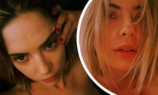 Cara Delevingne - Ashley Benson - Ashley Benson smolders in topless selfies while 'bored in the house' - dailymail.co.uk - Los Angeles - city Los Angeles