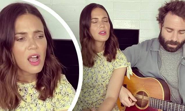 Mandy Moore - Stevie Nicks - Taylor Goldsmith - Mandy Moore and her husband Taylor Goldsmith rock out on Instagram as they cover a classic duet - dailymail.co.uk