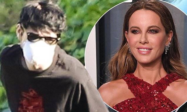 Kate Beckinsale - Kate Beckinsale's beau Goody Grace, 22, spotted arriving at her home amid lockdown amid COVID-19 - dailymail.co.uk - state California - Canada