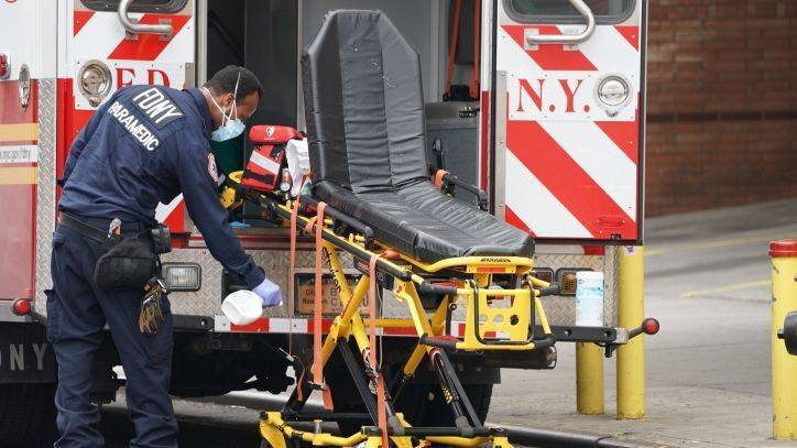 FDNY paramedic in month-long coronavirus coma has woken up, union says - fox29.com - New York - city New York - state New York
