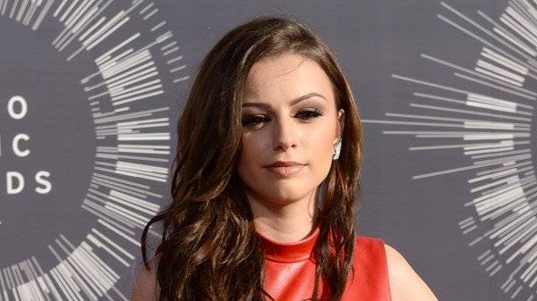 Cher Lloyd - Singer Cher Lloyd says her father is ‘seriously unwell’ in hospital - breakingnews.ie