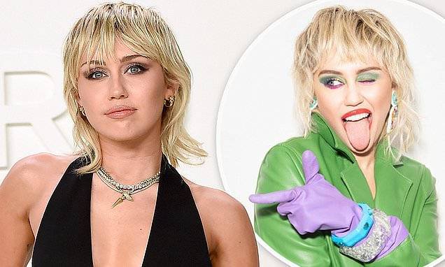 Miley Cyrus admits she has 'no idea' what COVID-19 pandemic is actually like due to celeb privilege - dailymail.co.uk