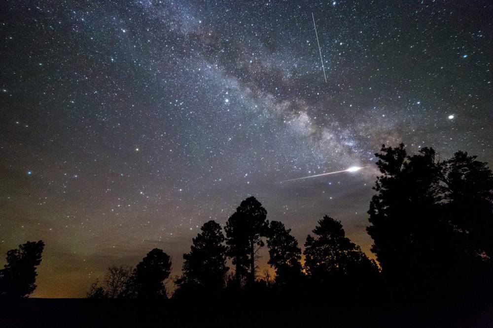 Look up: Halley’s Comet meteor shower and last supermoon of 2020 to dazzle sky this week - clickorlando.com
