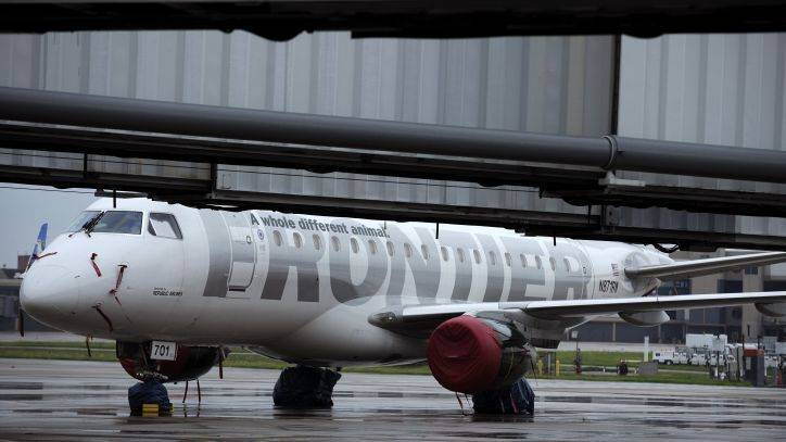 Frontier Airlines criticized over social distancing upgrade securing customer empty neighboring seat - fox29.com - Los Angeles