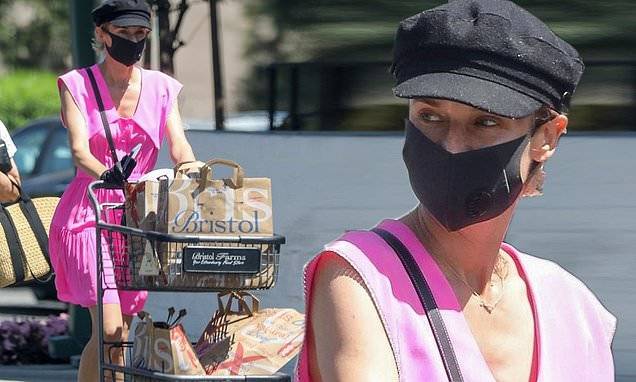 Diane Kruger - Diane Kruger is eye-catching in fuchsia sun dress as she picks up groceries in LA wearing face mask - dailymail.co.uk - New York