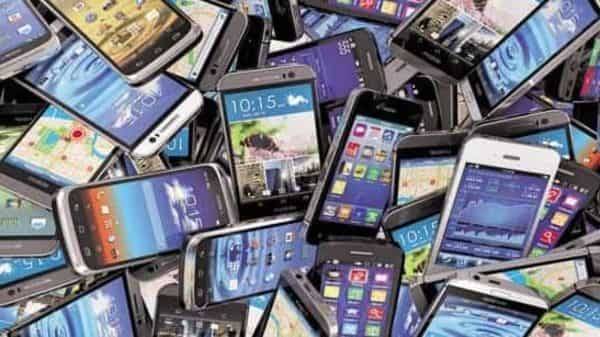 Lockdown impact: India smartphone market grew 4% YoY in Jan-Mar, says CMR report - livemint.com - China - city New Delhi - India