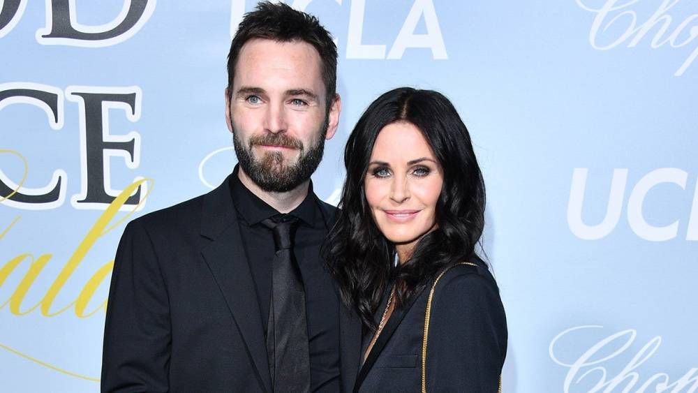 Johnny Macdaid - Courteney Cox Misses Partner Johnny McDaid's 'Physical Touch' as They're Quarantined in Separate Countries - etonline.com - Switzerland - Ireland