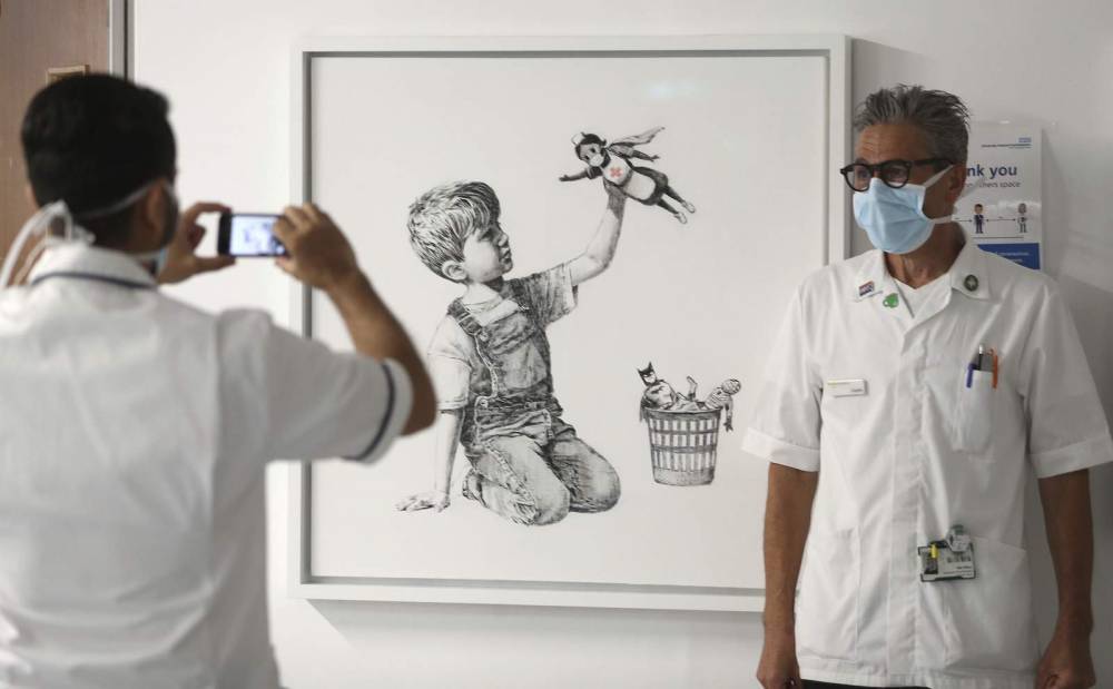 New Banksy art unveiled at hospital to thank doctors, nurses - clickorlando.com - Britain