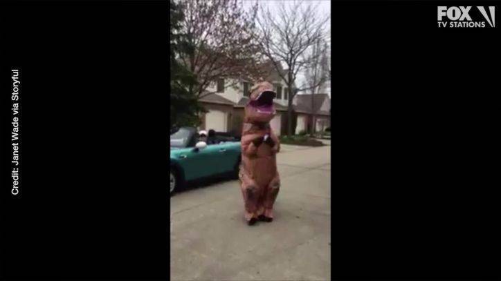 ‘Wine-O-Saur’ delivers wine to those sheltering in place amid COVID-19 pandemic - fox29.com