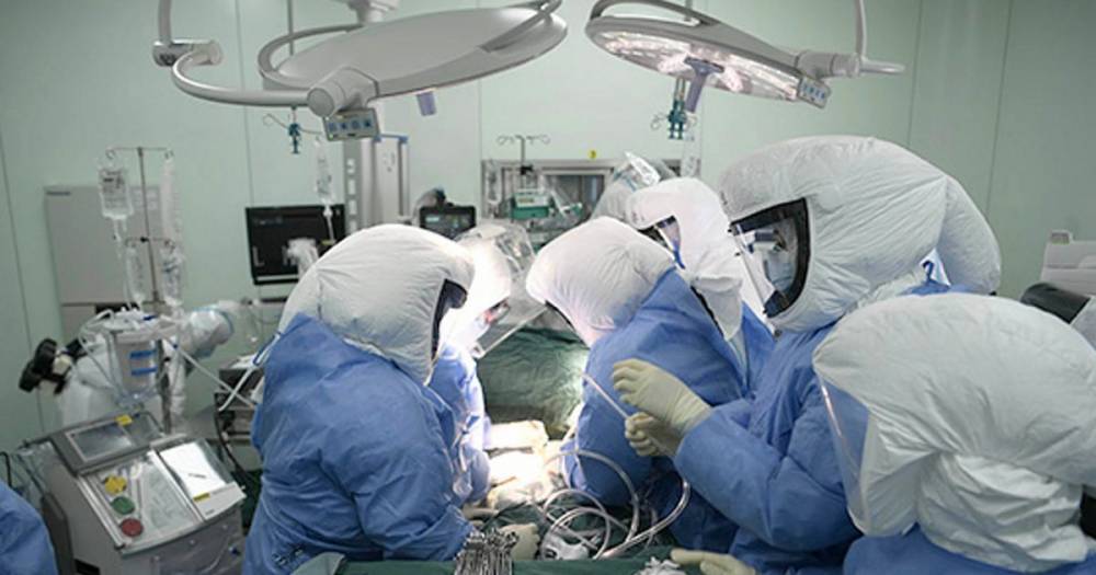 Docs beat critically-ill patient's coronavirus with daring double lung transplant - dailystar.co.uk - China - city Wuhan