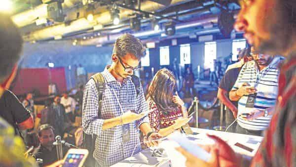 Viewership on TV loses pace, use of smartphones stable: Barc - livemint.com - India
