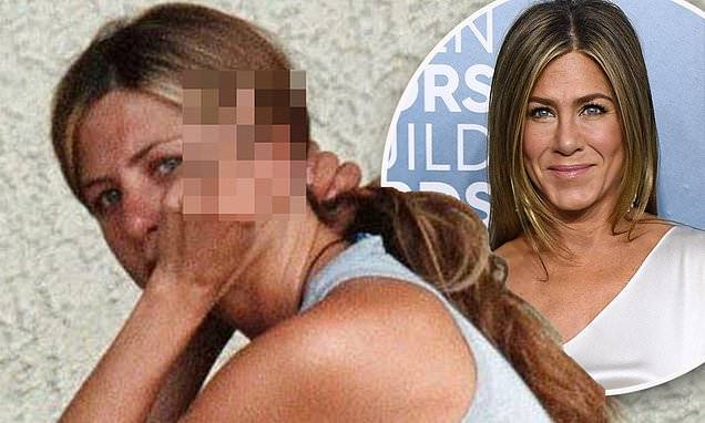 Jennifer Aniston - Jennifer Aniston gives COVID-19 the middle-finger in Instagram snap: 'You can kindly f*** off now' - dailymail.co.uk