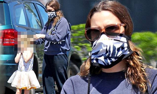 Drew Barrymore - Drew Barrymore is every inch the hands-on mom as she ties her daughter's face mask - dailymail.co.uk - county Hampton