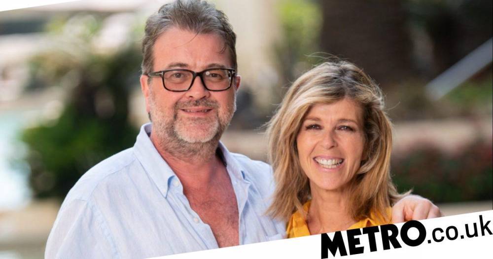 Kate Garraway - Derek Draper - Kate Garraway reveals husband Derek is ‘still fighting coronavirus so hard’ as she claps for NHS - metro.co.uk - Britain