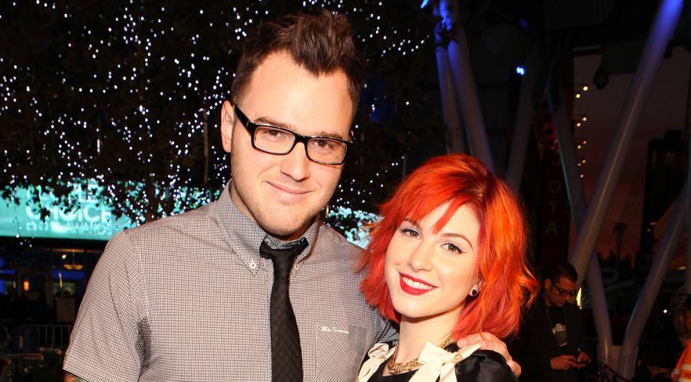Hayley Williams - Hayley Williams Went to Rehab After Divorce from Chad Gilbert - justjared.com - Chad
