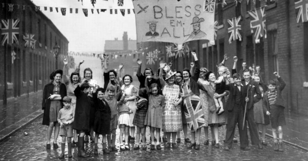 The never before seen images of Manchester on VE Day 1945 - manchestereveningnews.co.uk - city Manchester