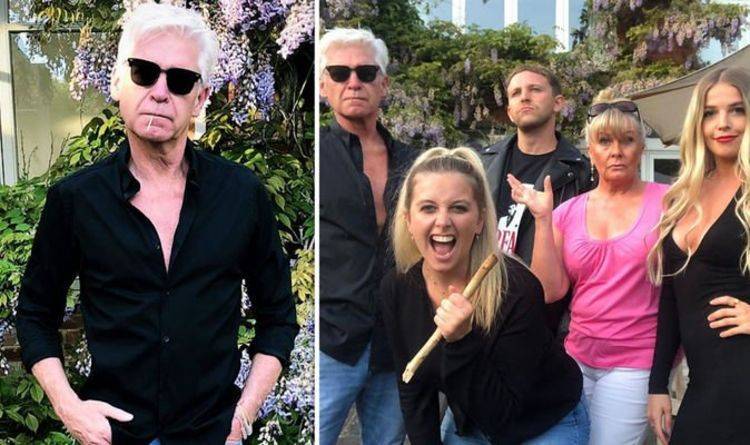 Phillip Schofield - Stephanie Lowe - Phillip Schofield in first pic with family since moving out claims ‘Taking it seriously' - express.co.uk