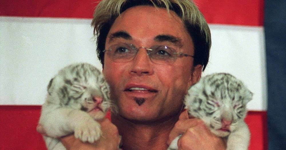 Siegfried Fischbacher - Siegfried Roy star Roy Horn, 75, dies due to complications from coronavirus - mirror.co.uk - Germany - city Las Vegas - city Sin