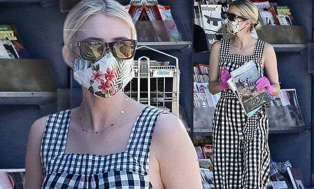 Emma Roberts - Emma Roberts suits up in a face mask and pink gloves while browsing through magazines at a newsstand - dailymail.co.uk - Usa - city Studio - county Story