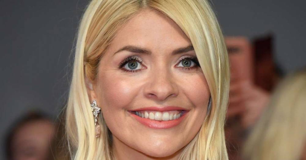 Holly Willoughby - Holly Willoughby offers to have lunch with a fan for a special reason - msn.com