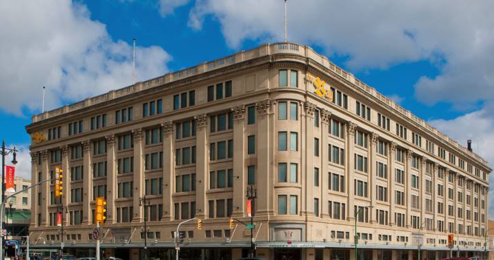 Hudson’s Bay should invite more retailers to fill space in iconic Winnipeg building: Business expert - globalnews.ca - county Centre