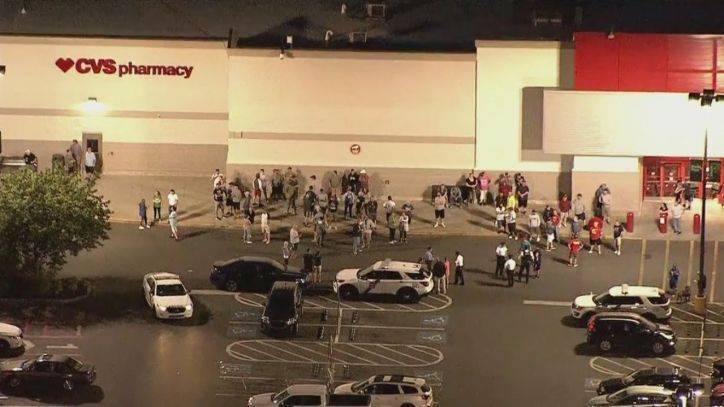 Lauren Dugan - George Floyd - Dozens stand guard outside of South Philadelphia Target to protect from looters - fox29.com - city Philadelphia