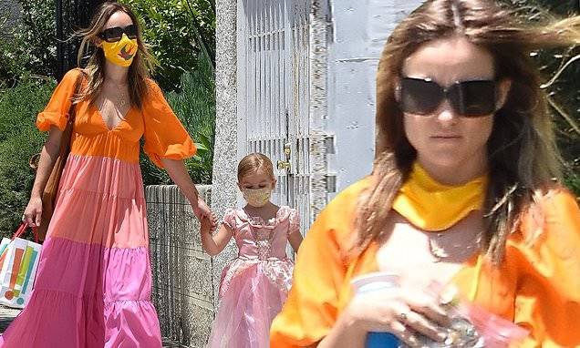 Olivia Wilde - Olivia Wilde gets colorful in a rainbow dress with princess daughter at a friend's birthday party - dailymail.co.uk - New York - Los Angeles