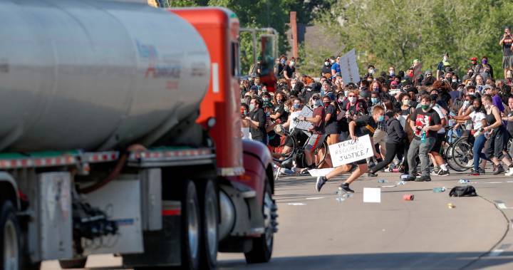 George Floyd - Video shows crowd of George Floyd protesters running from speeding truck - globalnews.ca - state Minnesota - city Minneapolis