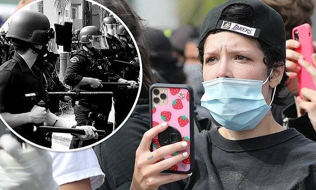 George Floyd - Halsey and Yungblud leave Santa Monica rally protesting social injustice amid George Floyd death - dailymail.co.uk - Los Angeles - state California - state New Jersey - city Santa Monica