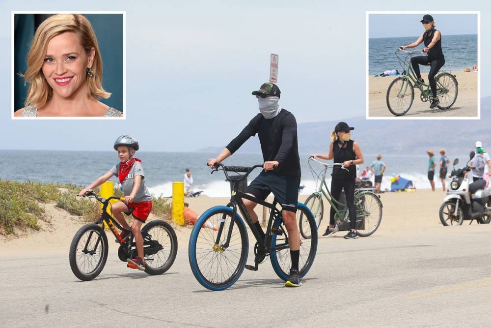 Reese Witherspoon - Jim Toth - Ryan Phillippe - Reese Witherspoon and husband Jim Toth take son Tennessee, 7, on a bike ride in Malibu - thesun.co.uk - state Tennessee - city Malibu