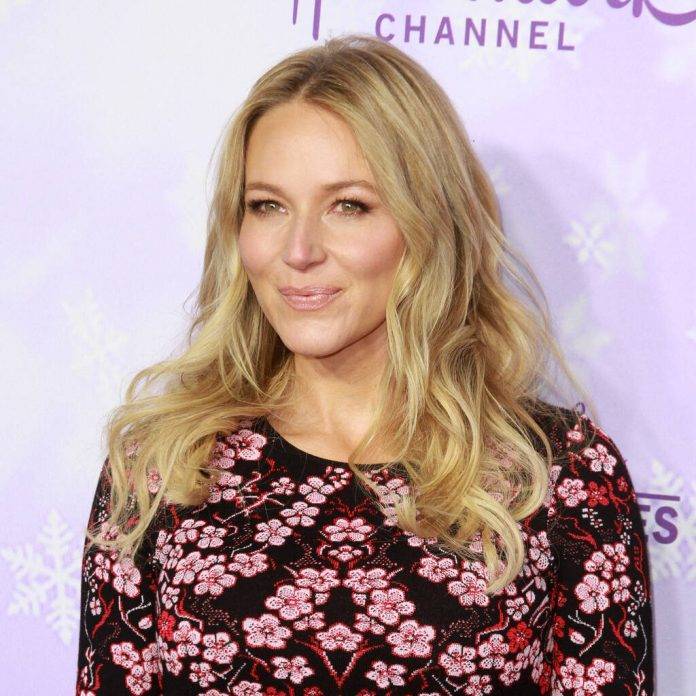 Jewel: ‘Singing for a virtual audience has been very satisfying’ - peoplemagazine.co.za