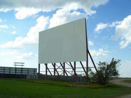 One of Manitoba’s last remaining drive-in theatres back in action this weekend - globalnews.ca