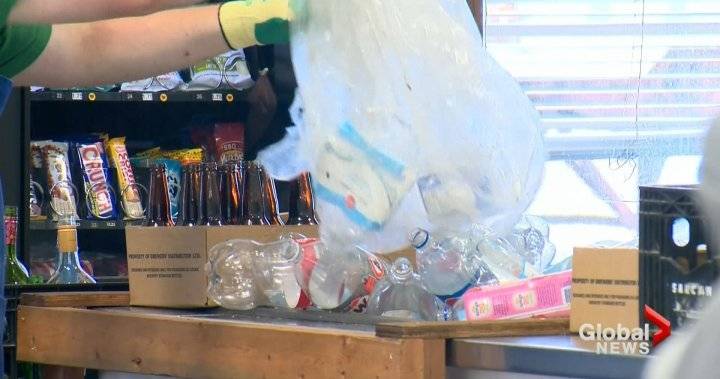 Saskatoon recycler looking forward to SARCAN re-opening: ‘I’m going to be a millionaire’ - globalnews.ca
