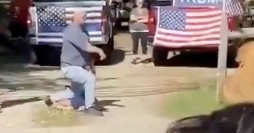 George Floyd - Sick video shows pair mocking George Floyd’s death in front of crowd of protesters - mirror.co.uk - state New Jersey - county George - city Minneapolis - county Floyd