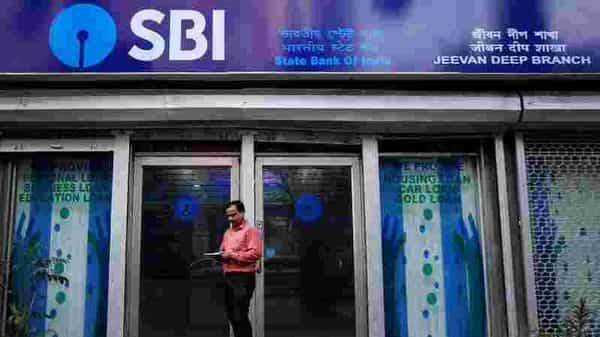 Banks flush with liquidity, but can't lend recklessly: SBI official - livemint.com - city New Delhi - India