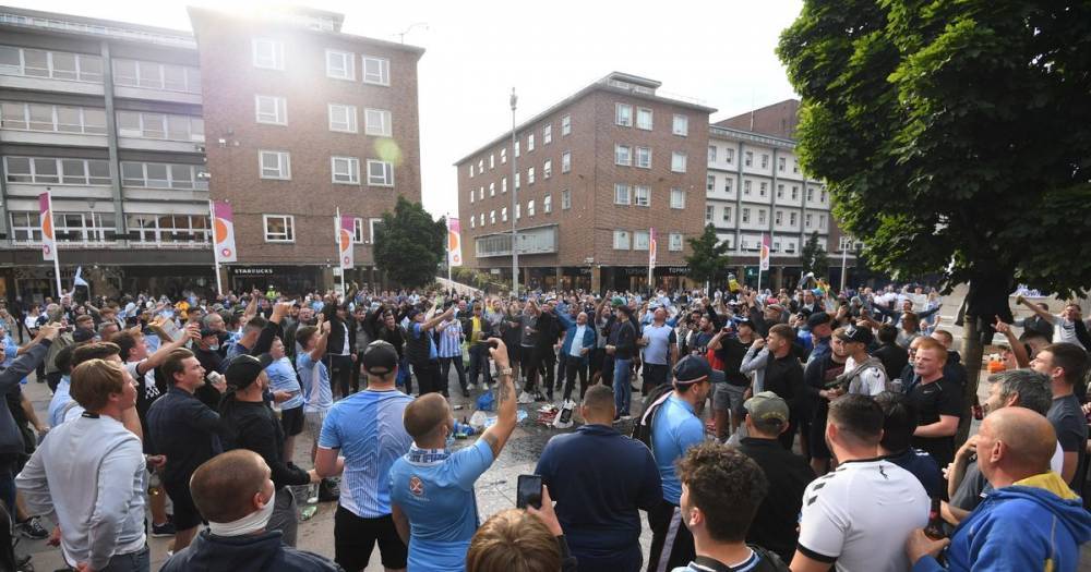 Hundreds of football fans gather in Coventry despite lockdown restrictions - manchestereveningnews.co.uk - city Coventry