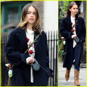 Emilia Clarke Takes Her Dog for a Walk at the Park in London Amid Quarantine - justjared.com - Britain - county Park - city London, county Park