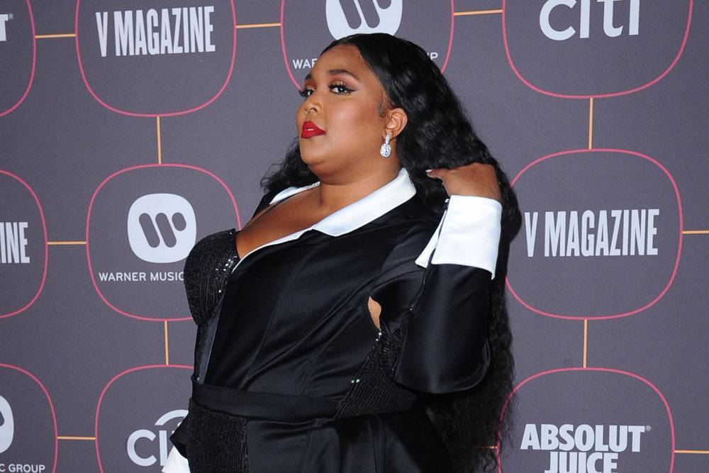 Lizzo shows off her workout regime while calling out ‘fat shamers’ - hollywood.com