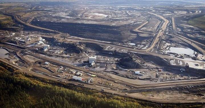 Letter asks federal government to force Alberta to reinstate oilpatch monitoring - globalnews.ca