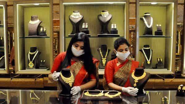 ₹500 per 10 gram, silver jumps about ₹1,000 - livemint.com - Usa - India