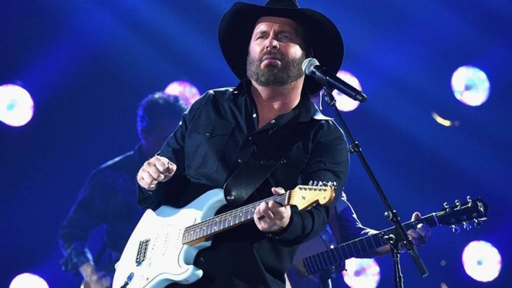Garth Brooks - Garth Brooks to host concert event at 300 drive-in theaters across America - fox29.com - state Florida