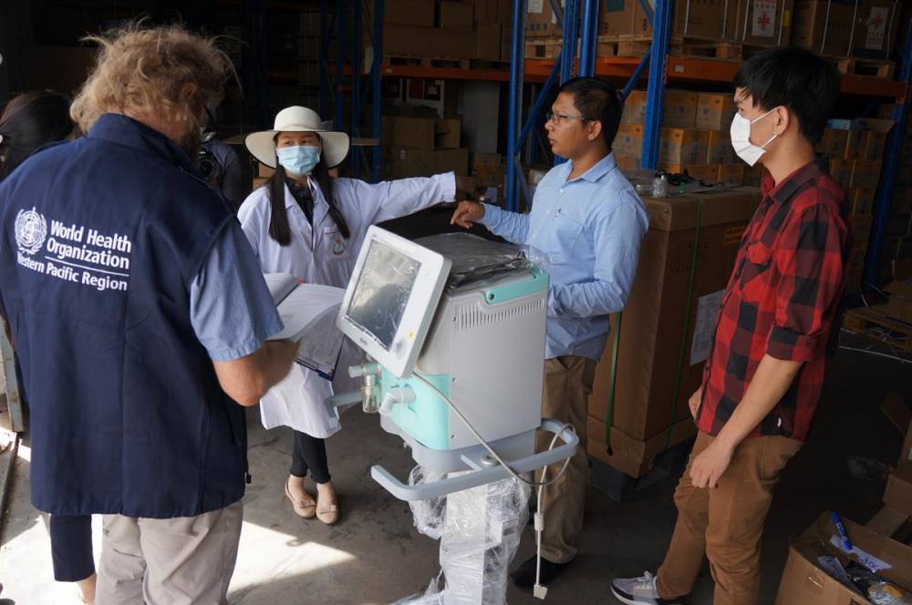 WHO, UNDP, World Bank present Ministry of Health with ventilators - who.int - Cambodia