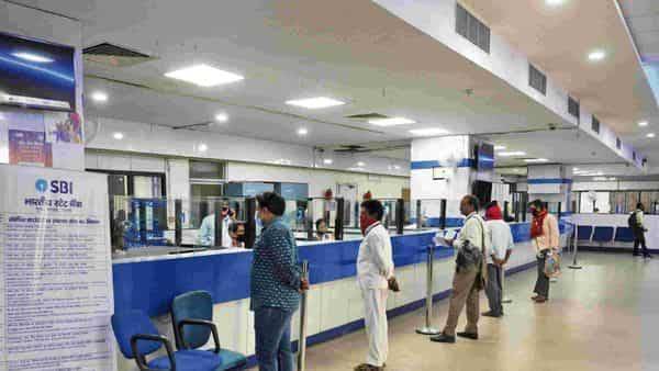 Indian bank staff want cleaner branches amid coronavirus deaths in industry - livemint.com - India - city Mumbai