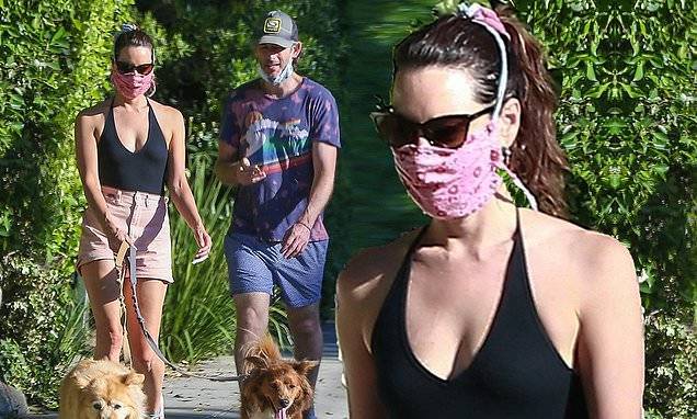 Jeff Baena - Aubrey Plaza wears a plunging halter top as she and Jeff Baena take their dogs out for a jaunt - dailymail.co.uk - Los Angeles - city Los Angeles