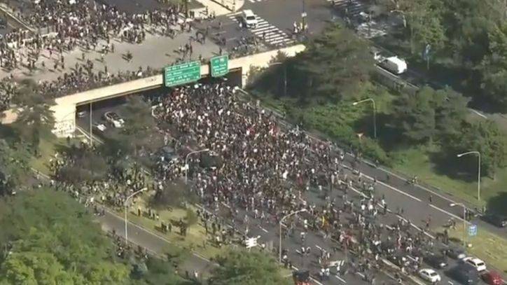 Protesters block portion of I-676 in Philadelphia prompting Ben Franklin Bridge to close - fox29.com - city Philadelphia - city Center
