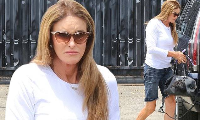 Caitlyn Jenner - Caitlyn Jenner goes on a mask-free solo outing to take her two dogs to the vet in Malibu - dailymail.co.uk - Los Angeles - state California - city Malibu, state California
