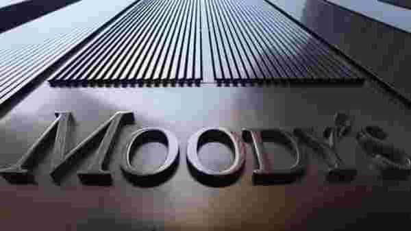 Moody's downgrades SBI, HDFC Bank amid bleak outlook for Indian banks - livemint.com - Usa - India - city Mumbai