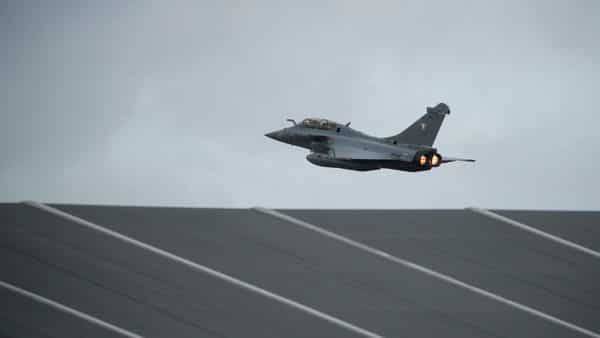 Rajnath Singh - France promises India to deliver Rafale fighter jets on time - livemint.com - city New Delhi - India - France - county Ocean