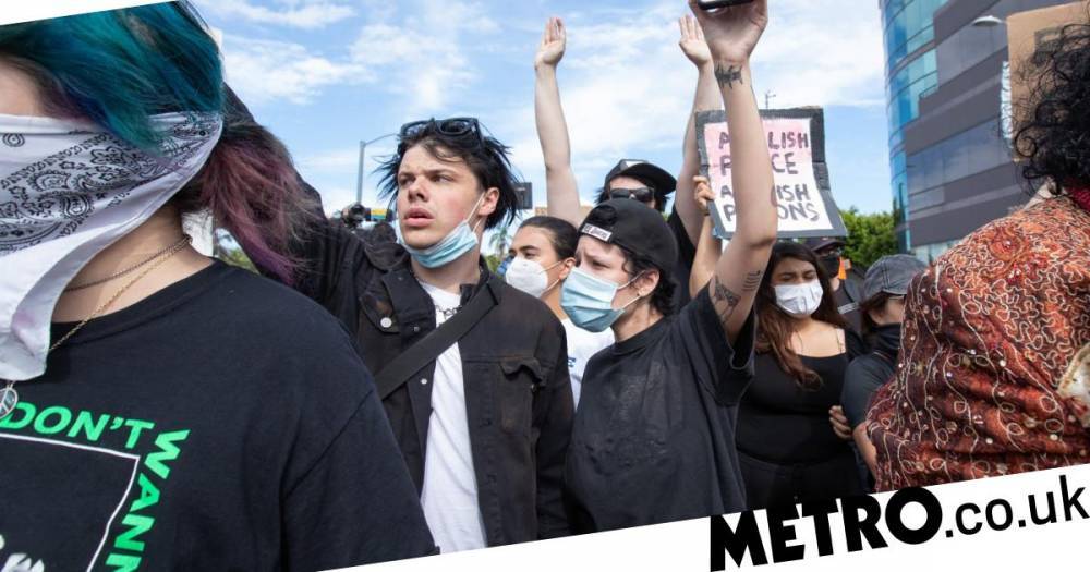 Paris Jackson - George Floyd - Halsey urges fans to watch footage she took from frontline of protests where ‘innocent people were shot at and tear gassed’ - metro.co.uk - Los Angeles - city Minneapolis
